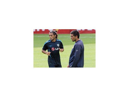 Walter Erviti y Juan Román Riquelme, otra vez juntos en la práctica de fútbol de Boca.