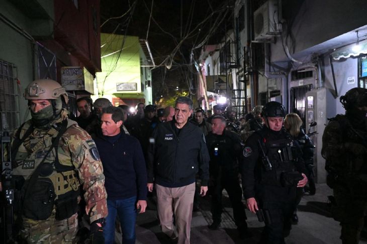 Jorge Macri supervisó el operativo desde el Centro de Monitoreo Urbano del Instituto Superior de Seguridad Pública (ISSP), en Villa Lugano, y luego llegó a la villa 31. Jorge Macri supervisó el operativo desde el Centro de Monitoreo Urbano del Instituto Superior de Seguridad Pública (ISSP), en Villa Lugano, y luego llegó a la villa 31.