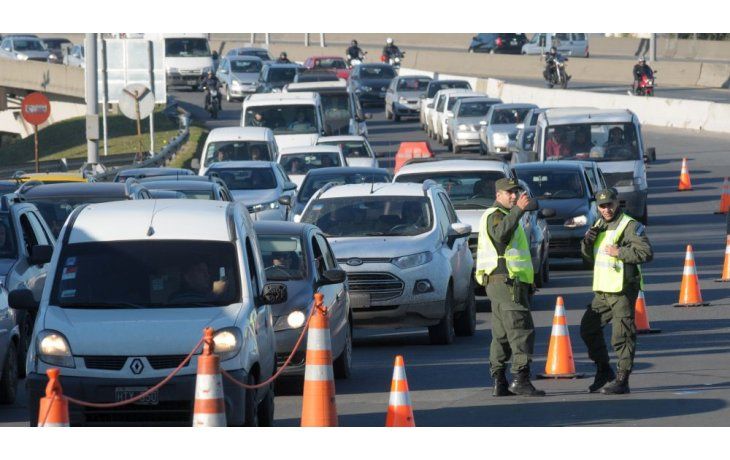 La medida establece rectificaciones respecto a dimensiones de paragolpes, cantidad de faros delanteros, utilización de luces altas y bajas y color de luces de giro