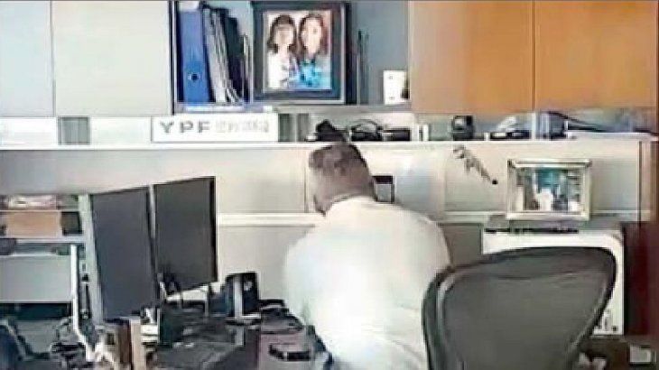 El topo ingresaba a la oficina de Pablo González, presidente de YPF, fuera del horario laboral. 