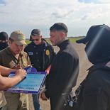 El narcotraficante uruguayo Sebastián Marset fue atrapado en Bolivia y está siendo extraditado a Estados Unidos. El narcotraficante uruguayo Sebastián Marset fue atrapado en Bolivia y está siendo extraditado a Estados Unidos.