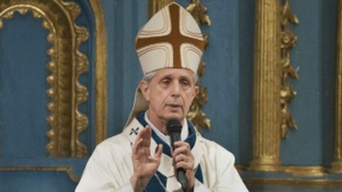 Poli quiere juntarse con jóvenes que profanaron iglesia de San Ignacio Poli quiere juntarse con jóvenes que profanaron iglesia de San Ignacio