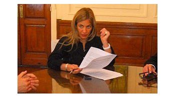 Nora de Lucía estudia los planes para mejorar el rendimiento de los docentes en las aulas.