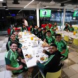 Finalmente reinó la paz y todos los jugadores de la Liga MX se hicieron presente en la noche del miércoles 6 de mayo en la concentración del Tri en el CAR. Finalmente reinó la paz y todos los jugadores de la Liga MX se hicieron presente en la noche del miércoles 6 de mayo en la concentración del Tri en el CAR.