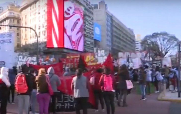 Protesta en&nbsp;en la intersección de las Avenidas 9 de Julio y Corrientes