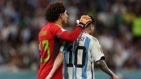 Memo Ochoa y Lionel Messi en el partido de 2022.