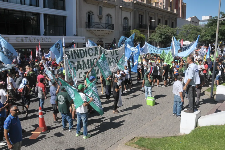 La movilización en contra de la reforma laboral en Catamarca fue hacia el Paseo de la Fe. La movilización en contra de la reforma laboral en Catamarca fue hacia el Paseo de la Fe.