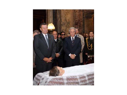 Los restos de MArio Benedetti fueron despedidos en el Palacio Legislativo de Uruguay.