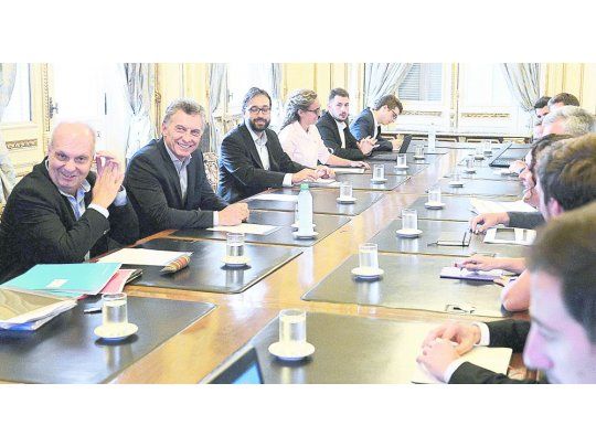 Otro radical. Mauricio Macri encabezó ayer en la Rosada una reunión de seguimiento con el titular del Sistema Federal de Medios y Contenidos Públicos, Hernán Lombardi.