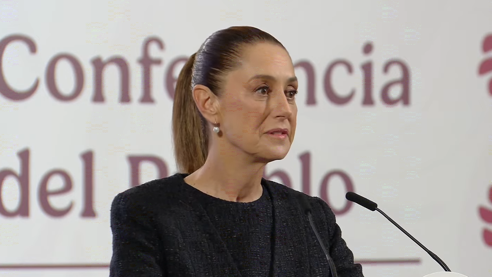 Claudia Sheinbaum habla en la Mañanera del Pueblo.