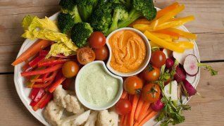 Es posible comer una picada saludable y disfrutar de un momento social, sin perjudicar nuestra salud Es posible comer una picada saludable y disfrutar de un momento social, sin perjudicar nuestra salud