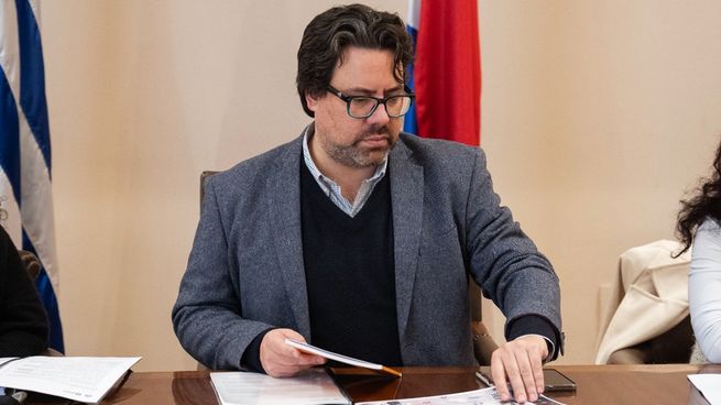 desde la oposición lo acusan de subestimar a la gente y de haber multiplicado por ocho el rojo fiscal en un año electoral.