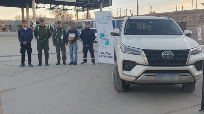 El hombre quedó detenido y el vehículo valuado en u$s59 mil fue secuestrado.