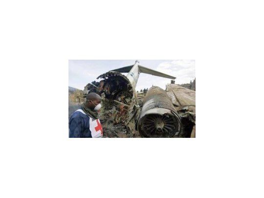 Los restos del fuselaje del avión siniestrado.
