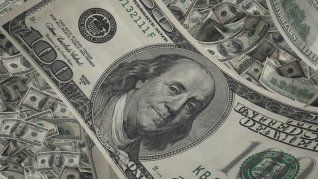 El dólar oficial bajó por tercer día: FMI y encajes calman al mercado, pero la demanda preelectoral sigue latente.