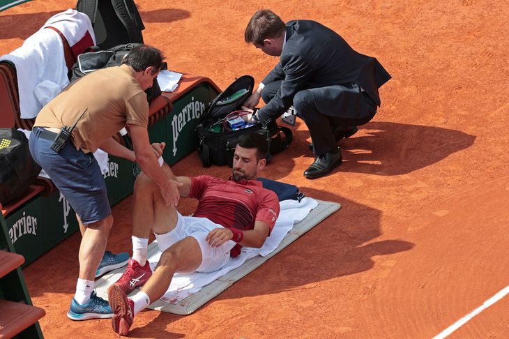 El serbio Novak Djokovic, quien luchó casi todo el partido ante Francisco Cerúndolo con una molestia en la rodilla derecha, puso en duda su continuidad en Roland Garros. El serbio Novak Djokovic, quien luchó casi todo el partido ante Francisco Cerúndolo con una molestia en la rodilla derecha, puso en duda su continuidad en Roland Garros.