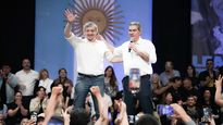 Máximo Kirchner y Jorge Capitanich en el acto en Resistencia.