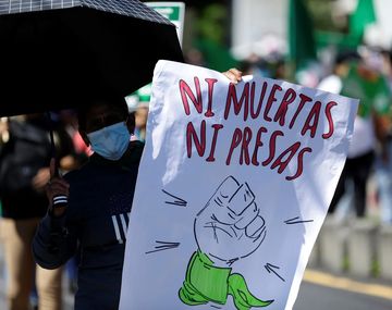 Militantes del El Salvador en contra de la penalización del aborto en toda circunstancia.