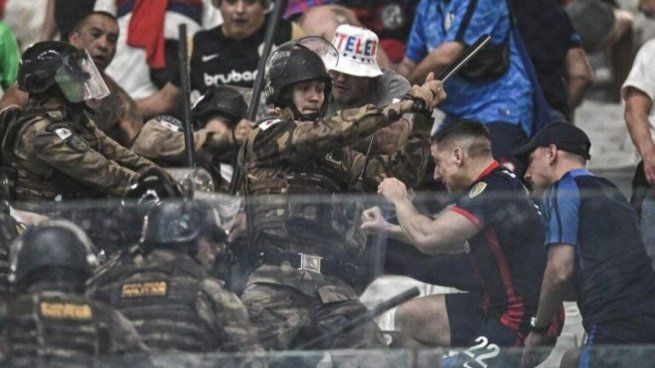 Brutal represión de los policías brasileños a los simpatizantes de San Lorenzo por Copa Libertadores