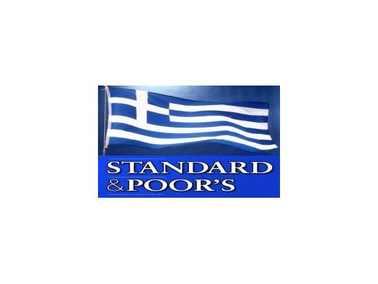 S&P rebajó la perspectiva de la nota de deuda a Grecia