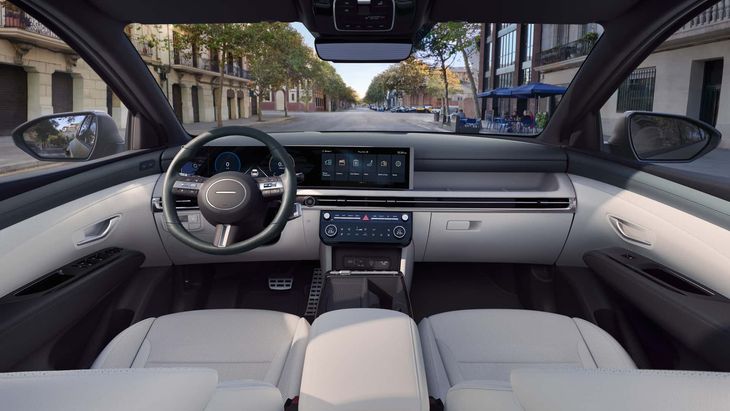 The vehicle retains the driving assistance package: autonomous braking with rotation assistance, lane maintenance, cruise control with Stop & Go function, rear occupants alert and tire pressure monitoring. The vehicle retains the driving assistance package: autonomous braking with rotation assistance, lane maintenance, cruise control with Stop & Go function, rear occupants alert and tire pressure monitoring.