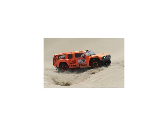 A pesar de haber sido excluido del rally, Gordon espera el fallo de la apelación ganando en el final.