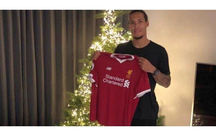 Van Dijk posa con su nueva camiseta. Un gran regalo para Liverpool en esta Navidad.
