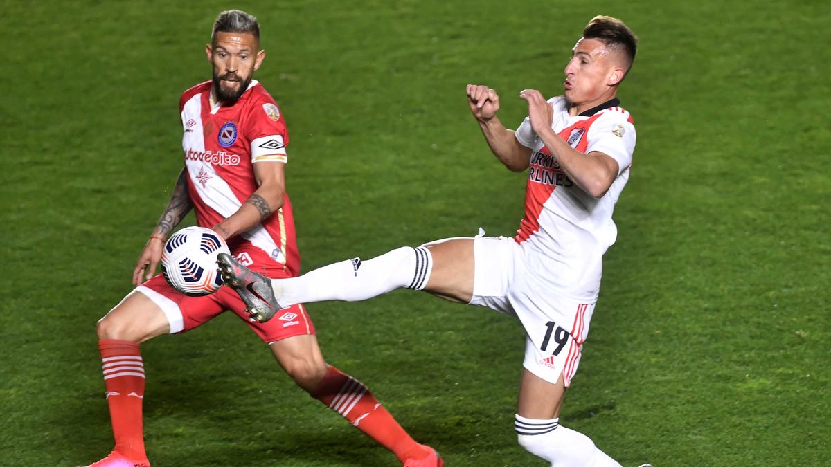 River estira diferencias ante Argentinos y se mete en cuartos