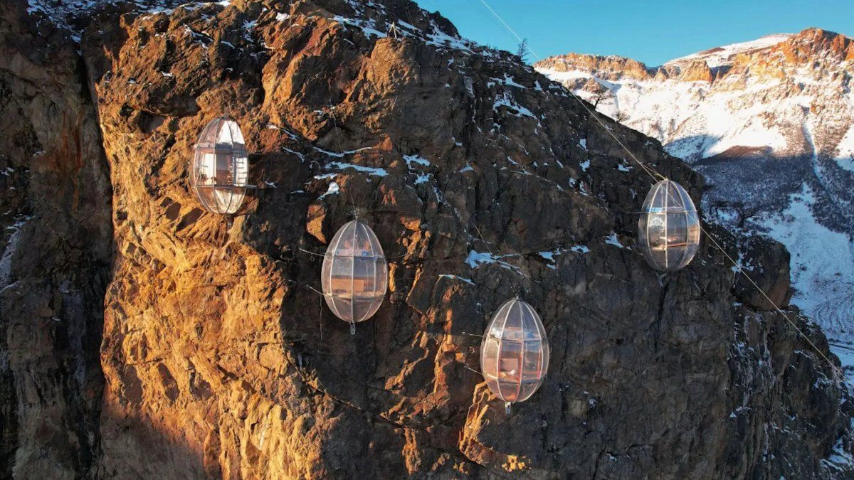 Do you dare to sleep in a capsule 270 meters high? This hotel in Patagonia is ideal for adventure lovers