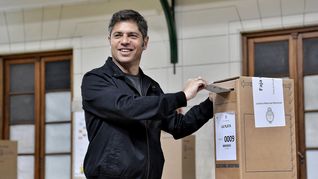Axel KIcillof votó en La Plata. Axel KIcillof votó en La Plata.