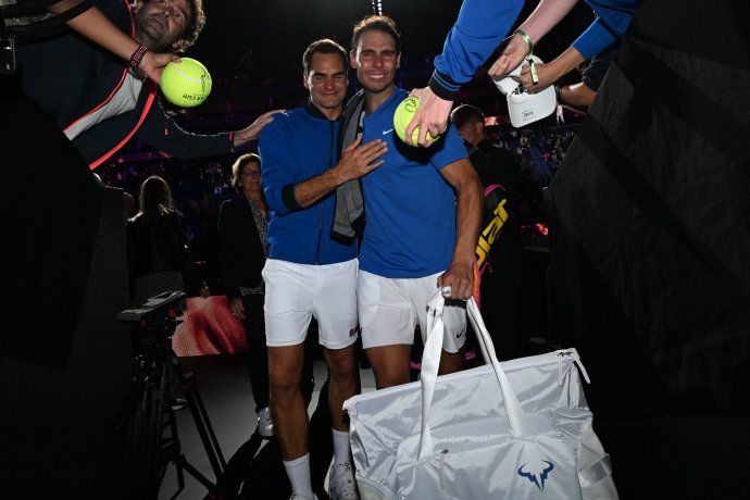 Nadal acompañó a Federer en el dobles en el último partido profesional del suizo en el tenis.