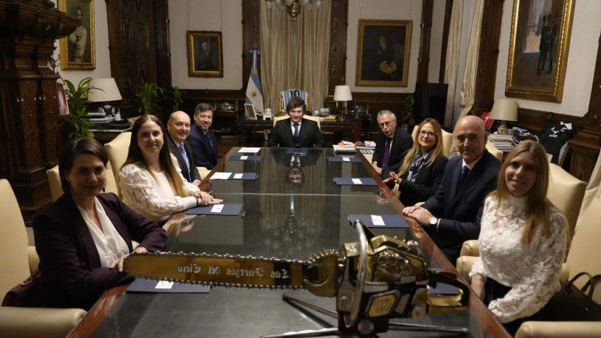 Javier Milei recibió a un empresario inglés y se reunió con la Cámara de Especialidades Medicinales