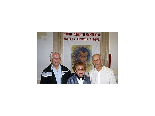 Blanca Santucho con los Padres de Plaza de Mayo Bruno Palermo y Julio Morresi.