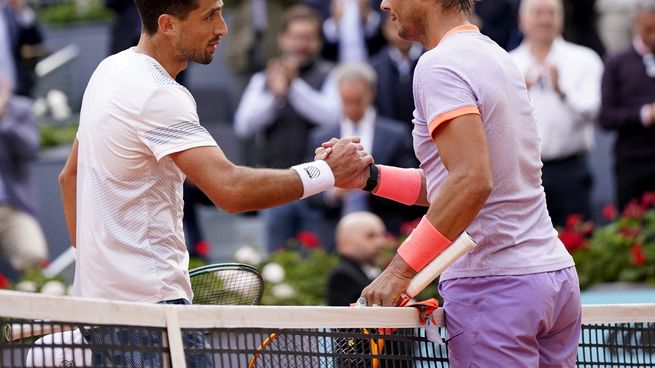 Pedro Cachín cayó en los octavos de final del Masters 1000 de Madrid ante Rafael Nadal, de quien se llevó un tesoro muy preciado: una de las remeras que usó durante el partido.