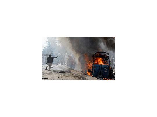 EEUU pactaría con talibanes para frenar la violencia en Afganistán