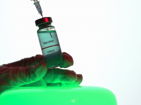 Interpol subrayó haber constatado ya la promoción, venta y administración de falsas vacunas. 