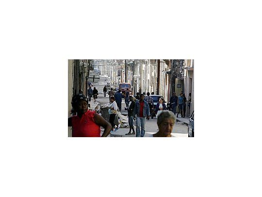 se anunció que se despedirá a trabajadores estatales para que pasen progresivamente al sector privado