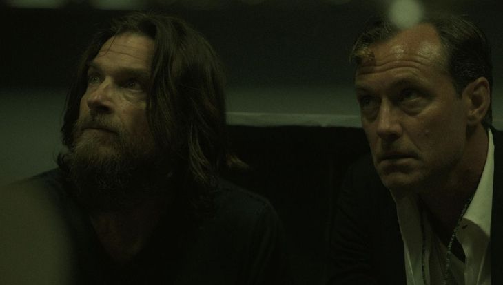 With only eight episodes, the new Netflix series combines action, drama and a star cast in an ideal proposal to see run.  