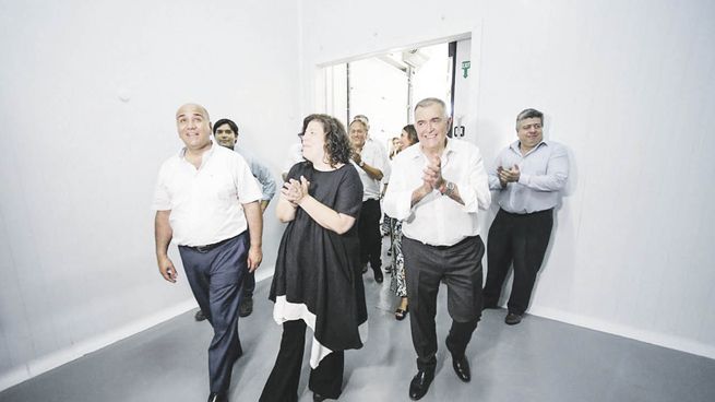 mejoras. La ministra de Salud de la Nación, Carla Vizzotti, inauguró junto al gobernador Osvaldo Jaldo y el jefe de Gabinete, Juan Manzur, el Centro Provincial de Almacenamiento Masivo de Vacunas.