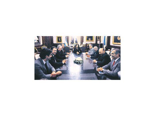 Cristina de Kirchner recibió, brevemente el jueves, a los gobernadores petroleros. Hoy retoman conversaciones.
