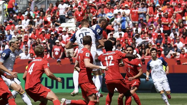 Canadá enfrenta a Suiza (imagen de archivo del partido inaugural)