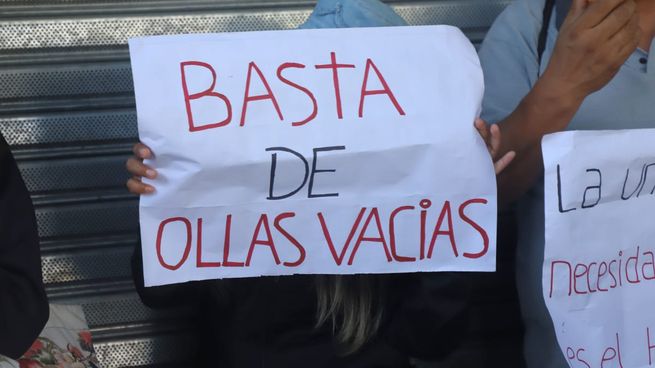 Continúan las protestas contra el Gobierno por alimentos.