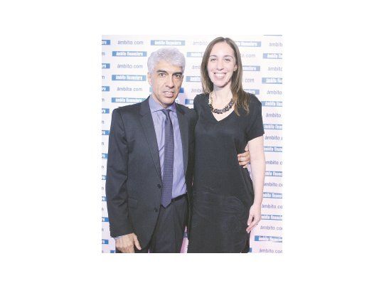 El director de Contenidos de Indalo Media, Francisco Mármol, le dio la bienvenida a la gobernadora de Buenos Aires, María Eugenia Vidal. También Mármol presenció el saludo entre el jefe de Gobierno de la Ciudad, Horacio Rodríguez Larreta, y el director de Ámbito Financiero, Orlando Vignatti.