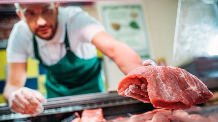 Trabajadores de la carne acordaron un aumento del 324% en tres meses