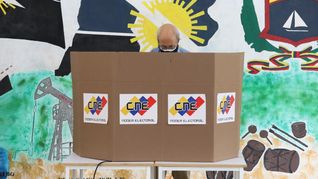 El Gobierno y la oposición acordaron convocar a elecciones en la segunda mitad del 2024 con observadores internacionales.&nbsp;