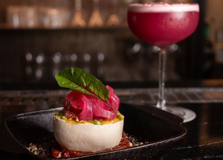 Hierro. Sus sedes: Boulevard del Mirador 220, Nordelta; Costa Rica 5602, Palermo. Hierro. Sus sedes: Boulevard del Mirador 220, Nordelta; Costa Rica 5602, Palermo.