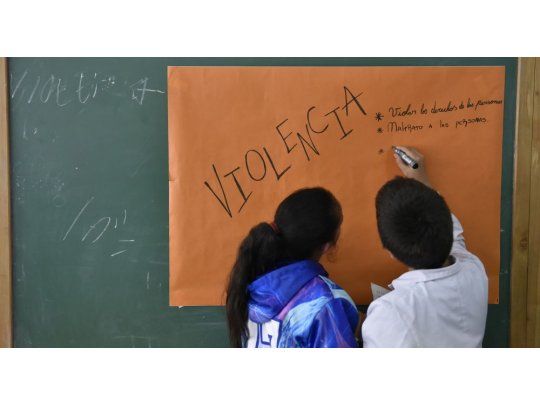 Educación sexual: las chicas son más partidarias que los varones a la enseñanza en las escuelas