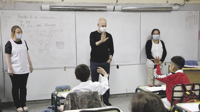 anuncios. Horacio Rodríguez Larreta, ayer, en una escuela del barrio porteño de Palermo.