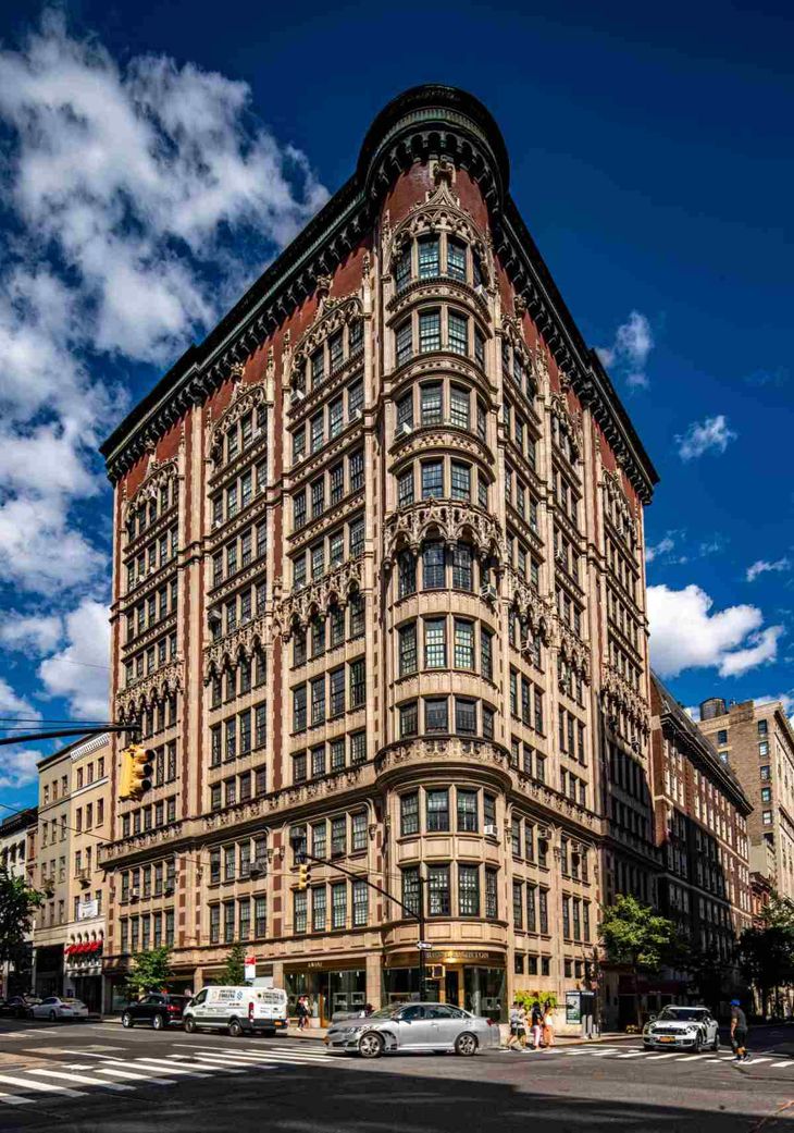 Edificio del 45 East 66th Street. Edificio del 45 East 66th Street.