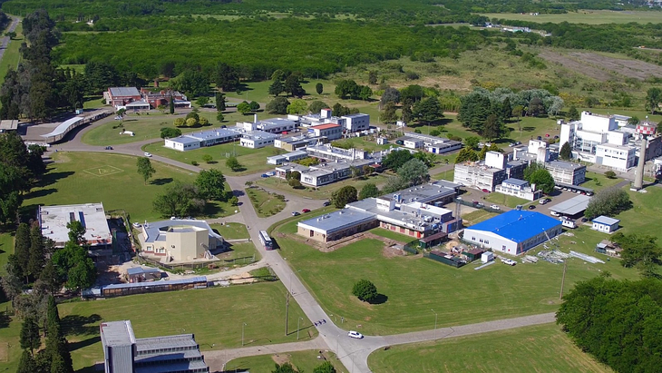 Ramos Nogueira fue parte de la CNEA y lider&oacute; reestructuraciones clave.